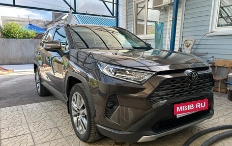 Toyota RAV4, 2020 год, 4 500 000 рублей, 3 фотография