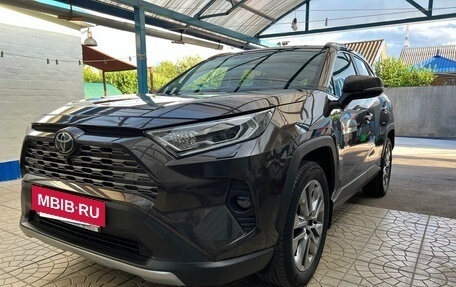 Toyota RAV4, 2020 год, 4 500 000 рублей, 4 фотография