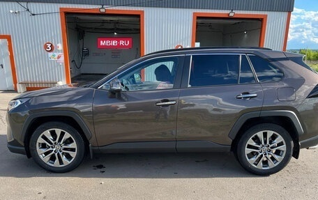 Toyota RAV4, 2020 год, 4 500 000 рублей, 21 фотография