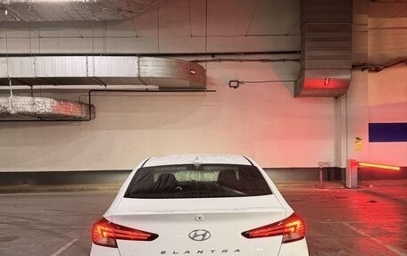 Hyundai Elantra VI рестайлинг, 2019 год, 1 700 000 рублей, 5 фотография