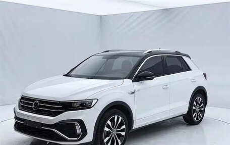 Volkswagen T-Roc I, 2021 год, 2 016 000 рублей, 1 фотография
