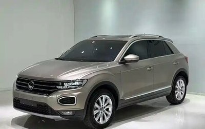 Volkswagen T-Roc I, 2022 год, 1 896 000 рублей, 1 фотография
