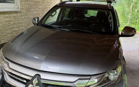 Mitsubishi Pajero Sport III рестайлинг, 2017 год, 3 500 000 рублей, 2 фотография