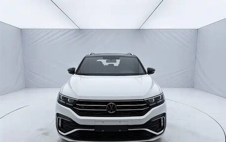 Volkswagen T-Roc I, 2021 год, 2 016 000 рублей, 2 фотография