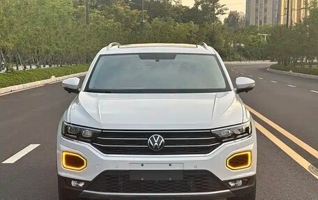 Volkswagen T-Roc I, 2022 год, 1 930 000 рублей, 2 фотография