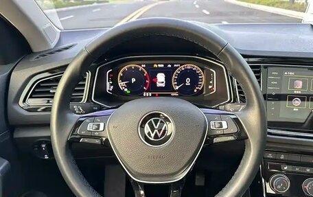 Volkswagen T-Roc I, 2022 год, 1 930 000 рублей, 10 фотография