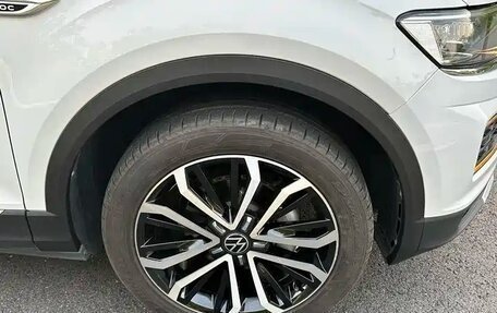 Volkswagen T-Roc I, 2022 год, 1 930 000 рублей, 15 фотография