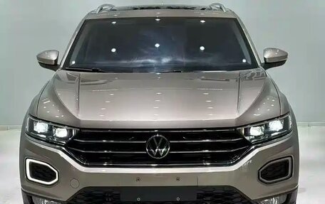 Volkswagen T-Roc I, 2022 год, 1 896 000 рублей, 2 фотография