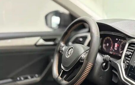 Volkswagen T-Roc I, 2022 год, 1 896 000 рублей, 12 фотография