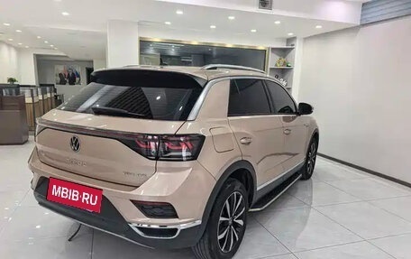 Volkswagen T-Roc I, 2023 год, 2 087 000 рублей, 6 фотография