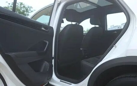 Volkswagen T-Roc I, 2021 год, 2 418 000 рублей, 8 фотография