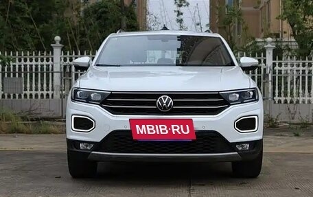 Volkswagen T-Roc I, 2021 год, 2 418 000 рублей, 2 фотография