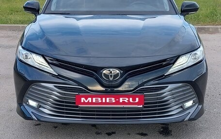 Toyota Camry, 2020 год, 3 290 000 рублей, 2 фотография