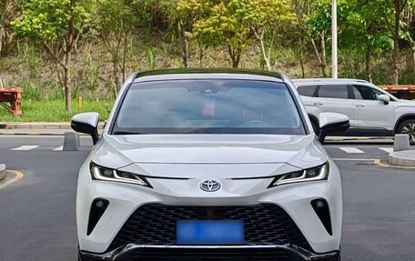 Toyota Venza, 2022 год, 3 739 000 рублей, 2 фотография