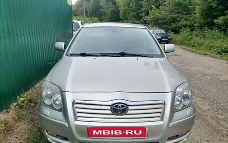 Toyota Avensis III рестайлинг, 2005 год, 650 000 рублей, 1 фотография
