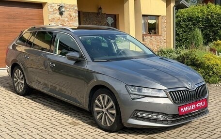 Skoda Superb III рестайлинг, 2023 год, 2 250 000 рублей, 2 фотография