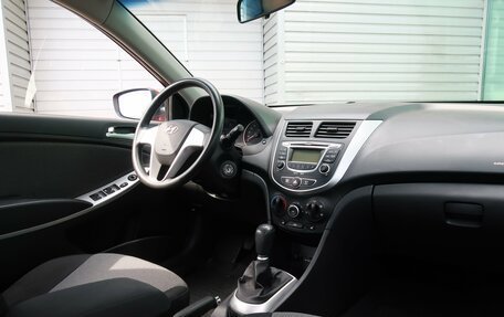 Hyundai Solaris II рестайлинг, 2012 год, 829 000 рублей, 16 фотография