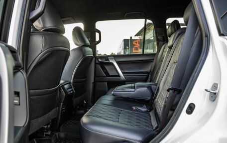 Toyota Land Cruiser Prado 150 рестайлинг 2, 2019 год, 4 498 000 рублей, 35 фотография