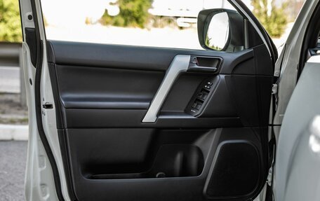 Toyota Land Cruiser Prado 150 рестайлинг 2, 2019 год, 4 498 000 рублей, 25 фотография