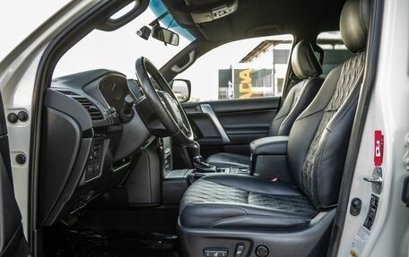 Toyota Land Cruiser Prado 150 рестайлинг 2, 2019 год, 4 498 000 рублей, 26 фотография