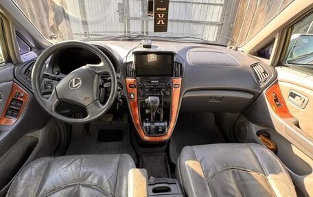 Lexus RX IV рестайлинг, 2000 год, 800 000 рублей, 3 фотография