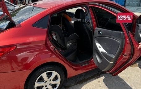 Hyundai Solaris II рестайлинг, 2013 год, 800 000 рублей, 8 фотография