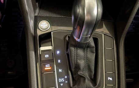 Volkswagen Tiguan II, 2018 год, 2 999 999 рублей, 18 фотография