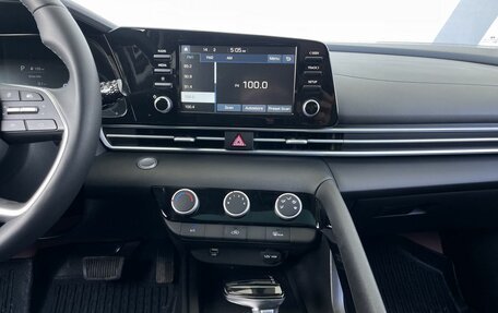 Hyundai Elantra, 2024 год, 2 770 000 рублей, 21 фотография