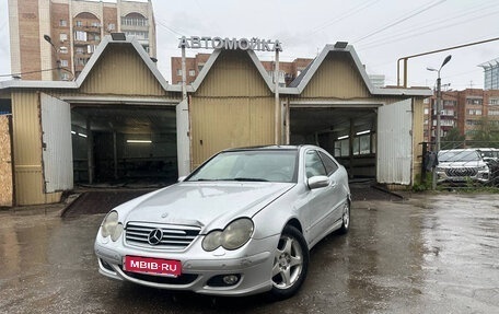 Mercedes-Benz C-Класс, 2004 год, 300 000 рублей, 1 фотография
