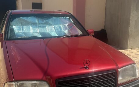 Mercedes-Benz C-Класс, 1996 год, 350 000 рублей, 1 фотография
