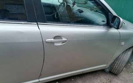 Toyota Avensis III рестайлинг, 2005 год, 650 000 рублей, 4 фотография