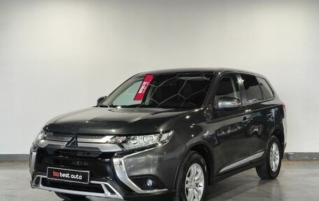 Mitsubishi Outlander III рестайлинг 3, 2021 год, 2 490 000 рублей, 2 фотография