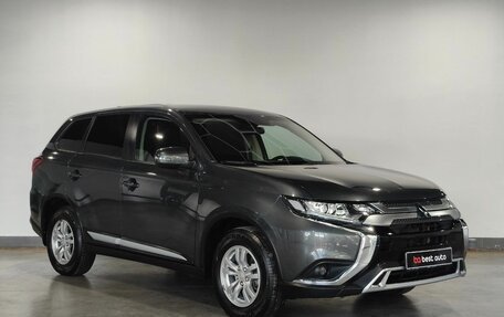 Mitsubishi Outlander III рестайлинг 3, 2021 год, 2 490 000 рублей, 4 фотография