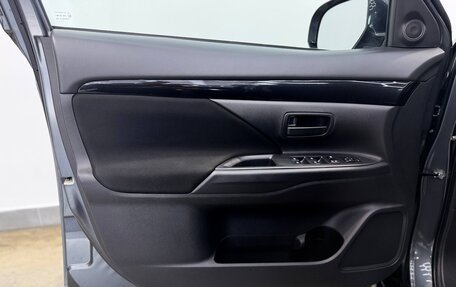 Mitsubishi Outlander III рестайлинг 3, 2021 год, 2 490 000 рублей, 12 фотография