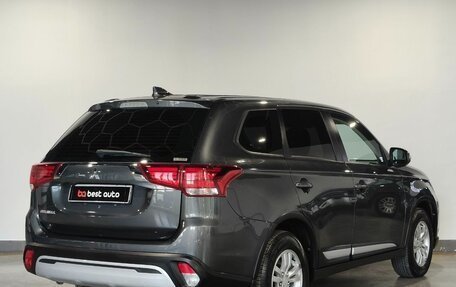 Mitsubishi Outlander III рестайлинг 3, 2021 год, 2 490 000 рублей, 9 фотография