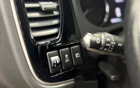Mitsubishi Outlander III рестайлинг 3, 2021 год, 2 490 000 рублей, 14 фотография