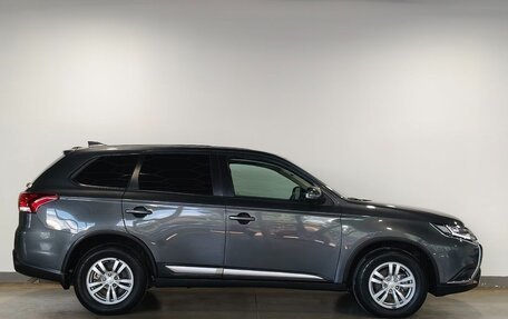 Mitsubishi Outlander III рестайлинг 3, 2021 год, 2 490 000 рублей, 5 фотография