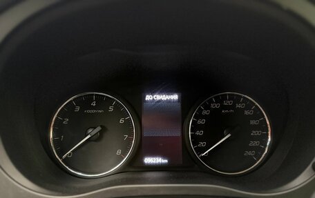 Mitsubishi Outlander III рестайлинг 3, 2021 год, 2 490 000 рублей, 20 фотография