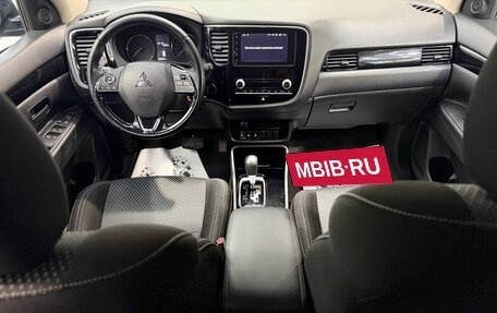 Mitsubishi Outlander III рестайлинг 3, 2021 год, 2 490 000 рублей, 25 фотография