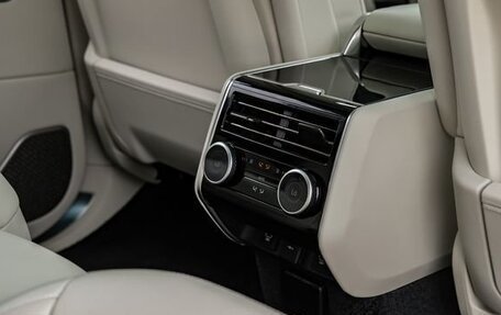 Land Rover Range Rover IV рестайлинг, 2025 год, 14 000 000 рублей, 17 фотография