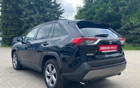 Toyota RAV4, 2021 год, 3 700 000 рублей, 5 фотография