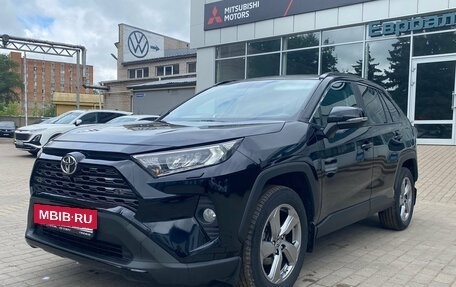 Toyota RAV4, 2021 год, 3 700 000 рублей, 3 фотография