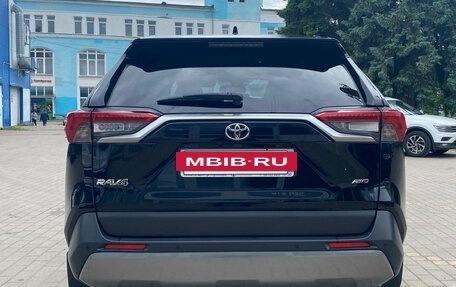 Toyota RAV4, 2021 год, 3 700 000 рублей, 6 фотография