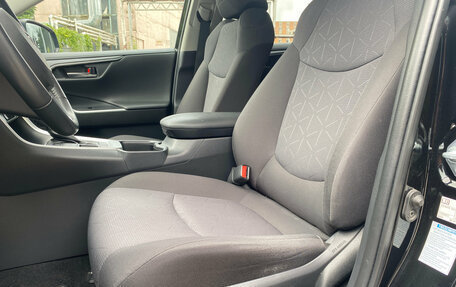 Toyota RAV4, 2021 год, 3 700 000 рублей, 9 фотография