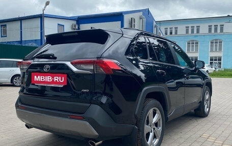 Toyota RAV4, 2021 год, 3 700 000 рублей, 7 фотография