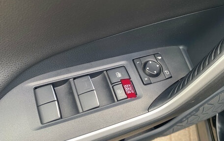 Toyota RAV4, 2021 год, 3 700 000 рублей, 10 фотография