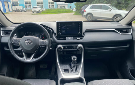 Toyota RAV4, 2021 год, 3 700 000 рублей, 25 фотография