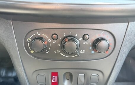 Renault Logan II, 2014 год, 585 000 рублей, 8 фотография