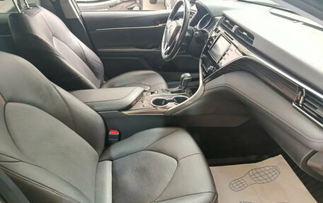 Toyota Camry, 2018 год, 2 150 000 рублей, 16 фотография