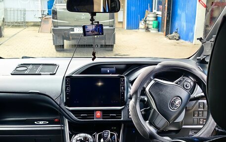 Toyota Voxy III, 2018 год, 2 050 000 рублей, 7 фотография